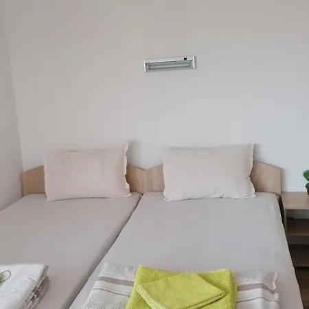 Konukevi роден край Homeland